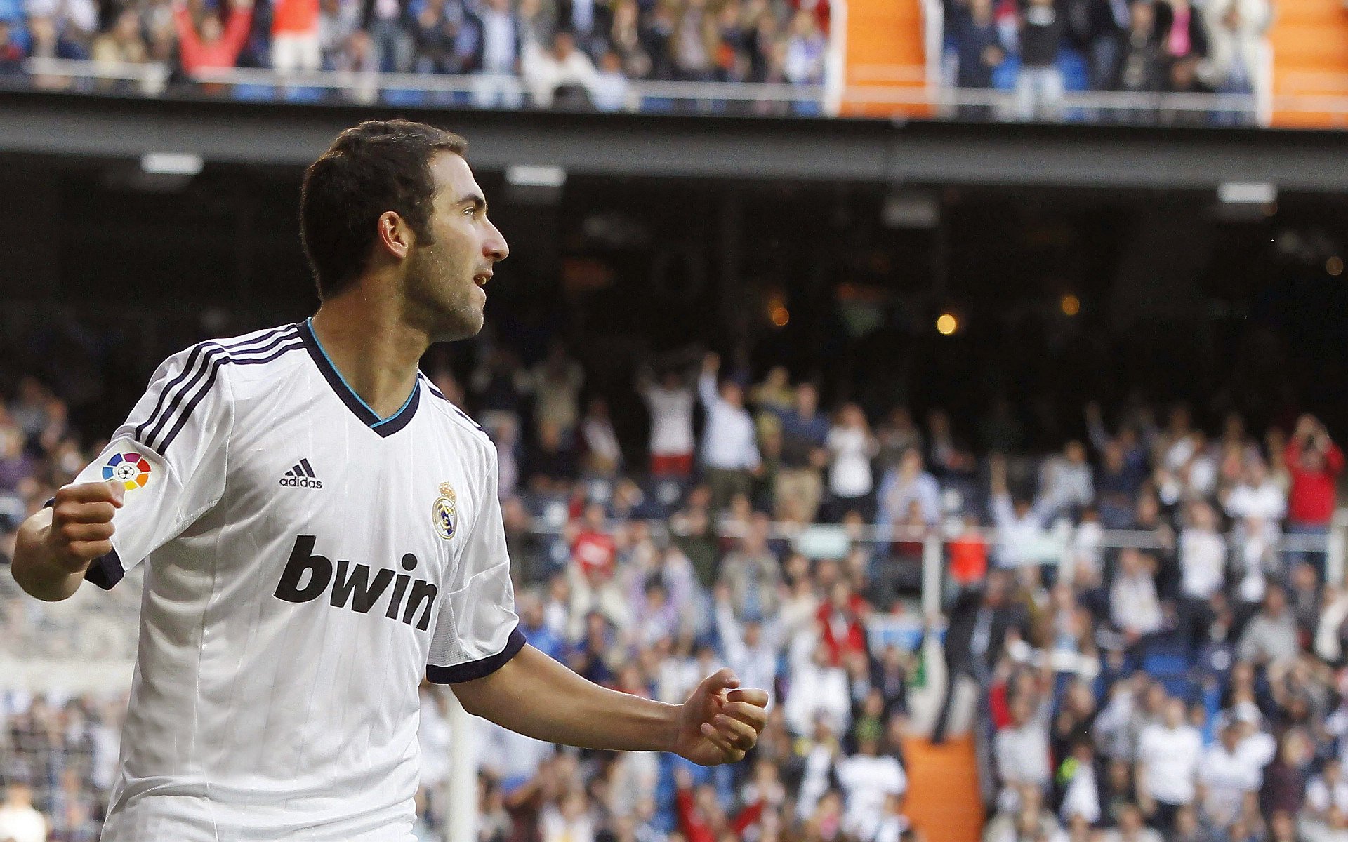 前热刺球员阿尔德韦雷尔德:文体两开花,多面人生精彩绽放,阿黛尔热刺球迷